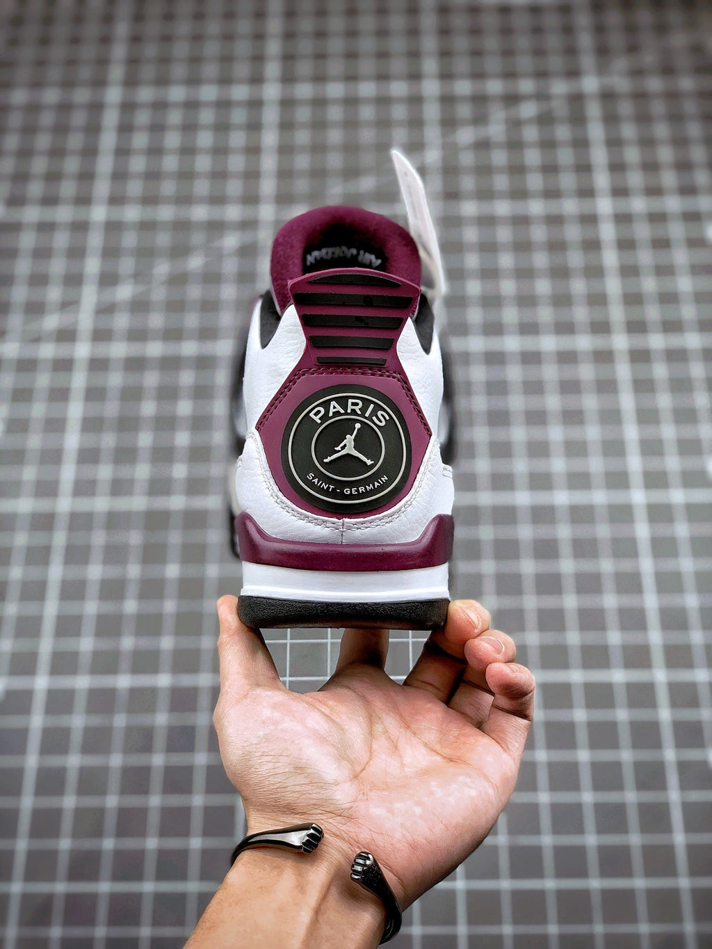 Jordan Retro 4 - PSG Paris Saint-Germain